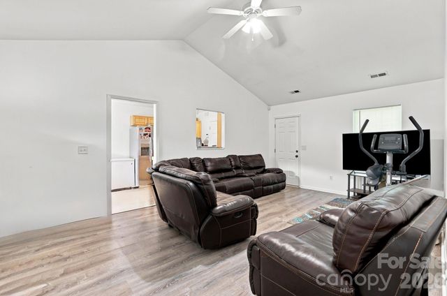 5205 Windy Valley Drive, Charlotte, NC 28208