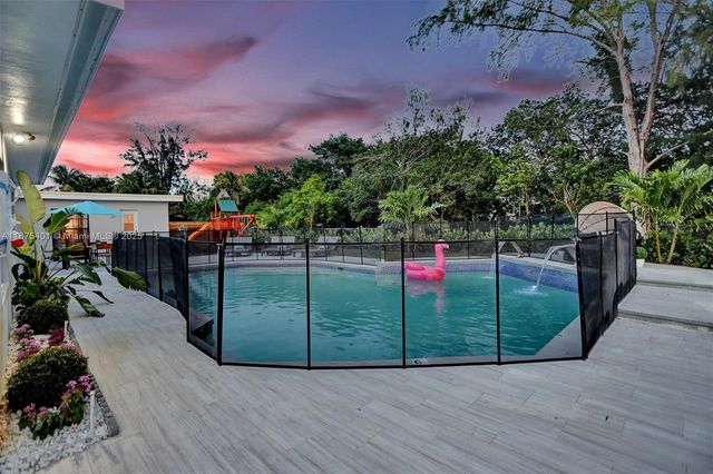 1960 SW 51st Ter, Plantation, FL 33317