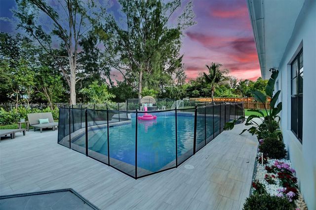 1960 SW 51st Ter, Plantation, FL 33317