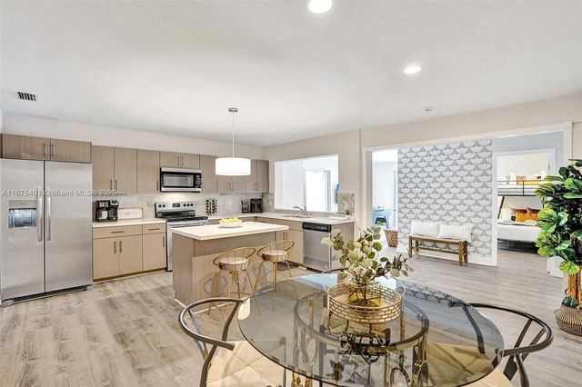 1960 SW 51st Ter, Plantation, FL 33317