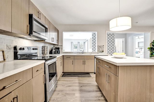 1960 SW 51st Ter, Plantation, FL 33317