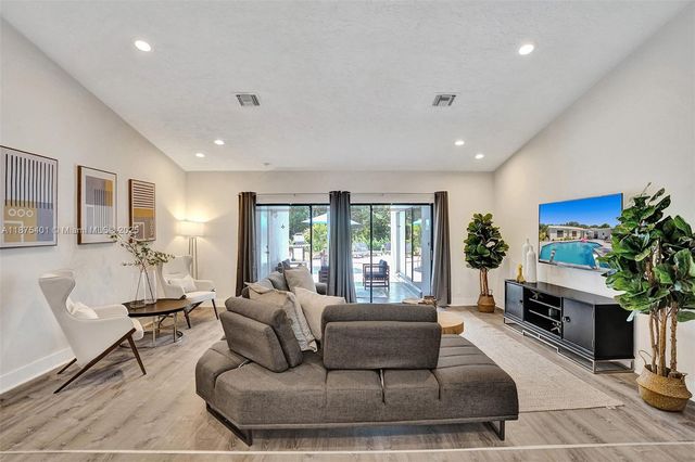 1960 SW 51st Ter, Plantation, FL 33317