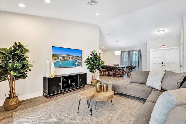 1960 SW 51st Ter, Plantation, FL 33317