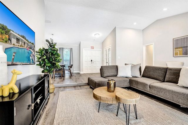 1960 SW 51st Ter, Plantation, FL 33317