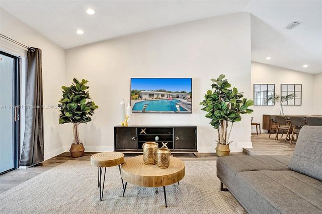 1960 SW 51st Ter, Plantation, FL 33317