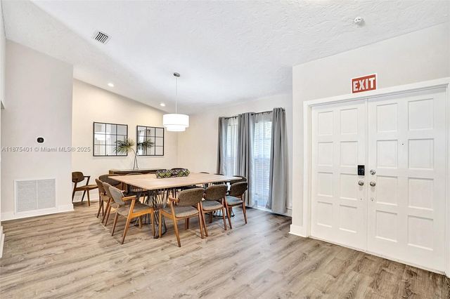 1960 SW 51st Ter, Plantation, FL 33317