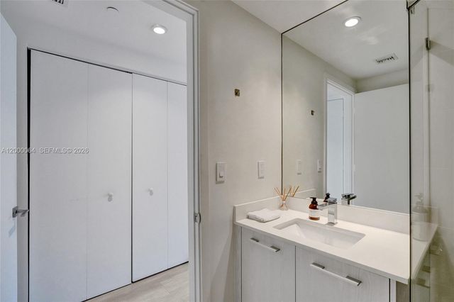 45 SW 9th St 1803, Miami, FL 33130