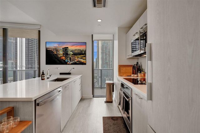 45 SW 9th St 1803, Miami, FL 33130