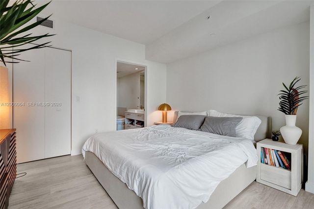 45 SW 9th St 1803, Miami, FL 33130