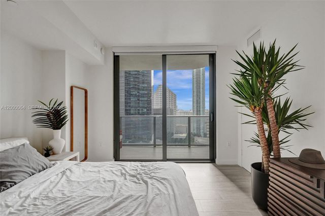 45 SW 9th St 1803, Miami, FL 33130