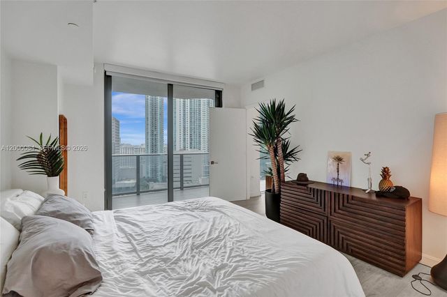 45 SW 9th St 1803, Miami, FL 33130