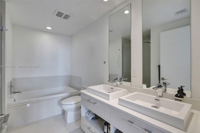 45 SW 9th St 1803, Miami, FL 33130