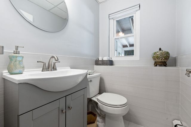 46 Juniper Dr, Saugus, MA 01906