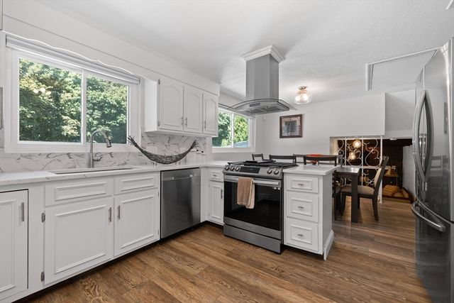 46 Juniper Dr, Saugus, MA 01906
