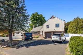 46 Juniper Dr, Saugus, MA 01906