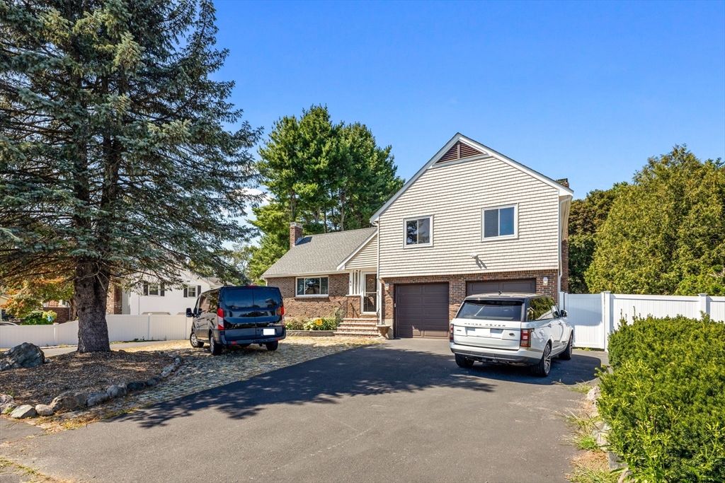 46 Juniper Dr, Saugus, MA 01906