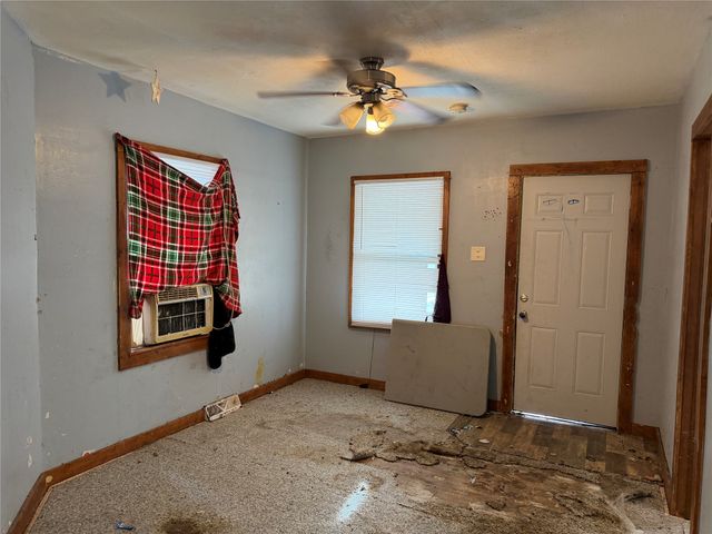 2710 E Washington Avenue, Des Moines, IA 50317