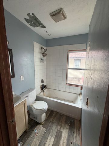 2710 E Washington Avenue, Des Moines, IA 50317