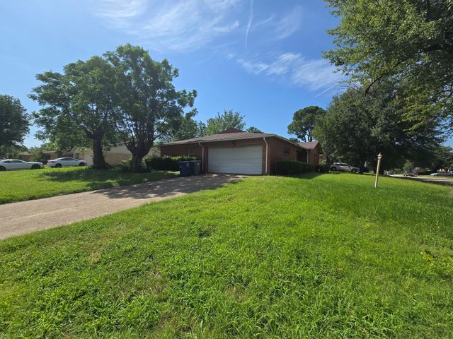 212 N Longacre Lane, Dallas, TX 75217