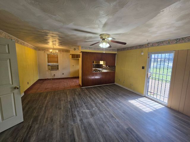 212 N Longacre Lane, Dallas, TX 75217