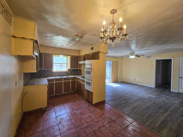 212 N Longacre Lane, Dallas, TX 75217