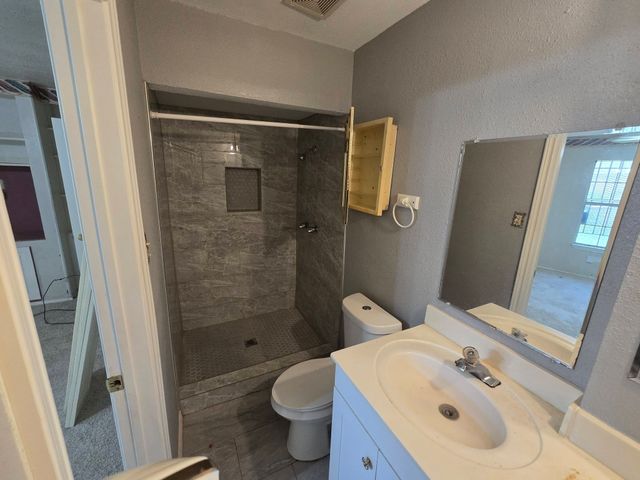212 N Longacre Lane, Dallas, TX 75217