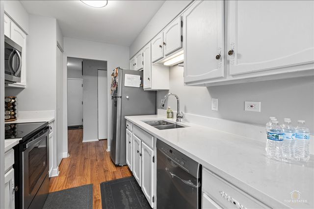 3700 Capri Court 104, Glenview, IL 60025