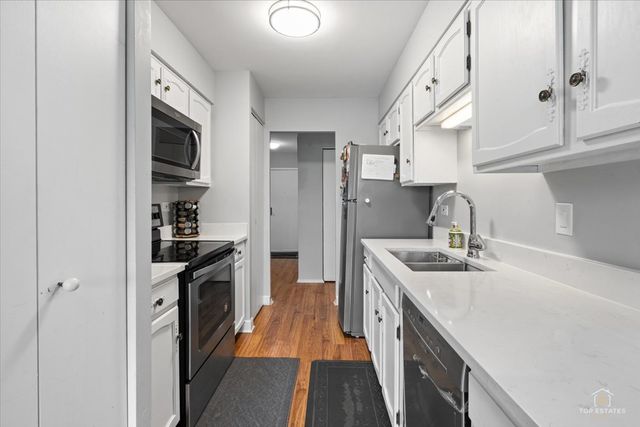 3700 Capri Court 104, Glenview, IL 60025