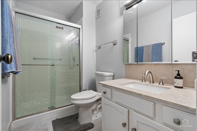 3700 Capri Court 104, Glenview, IL 60025