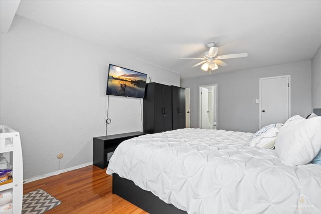3700 Capri Court 104, Glenview, IL 60025