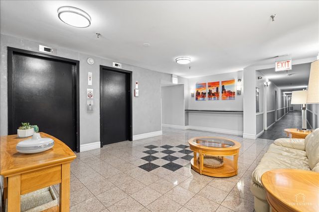 3700 Capri Court 104, Glenview, IL 60025