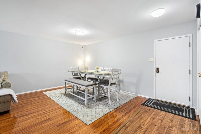 3700 Capri Court 104, Glenview, IL 60025