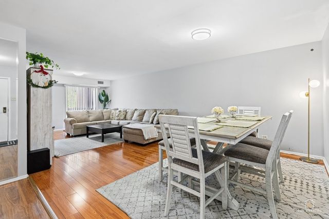 3700 Capri Court 104, Glenview, IL 60025