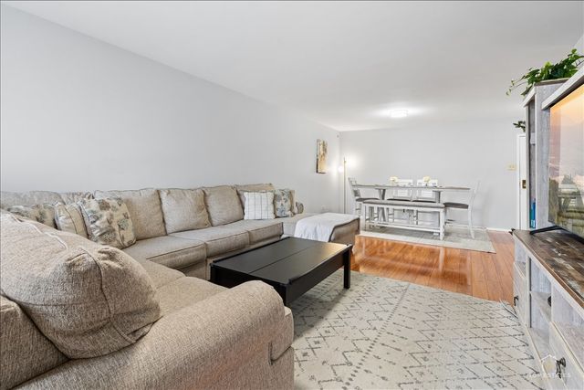 3700 Capri Court 104, Glenview, IL 60025