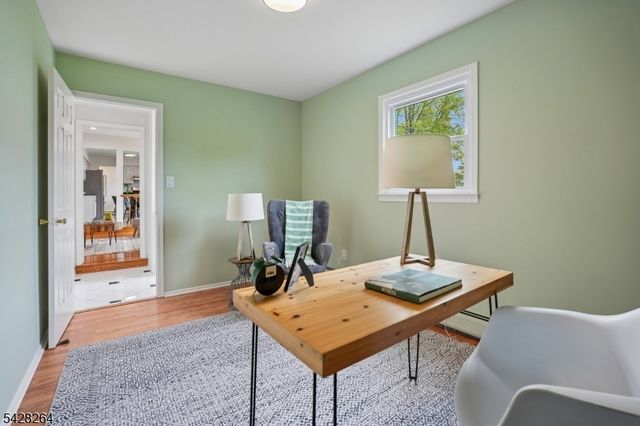 17 Fox Run Dr, East Hanover Twp., NJ 07936