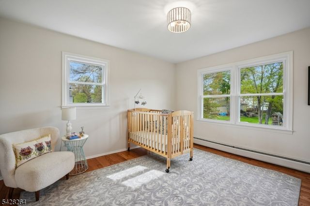 17 Fox Run Dr, East Hanover Twp., NJ 07936