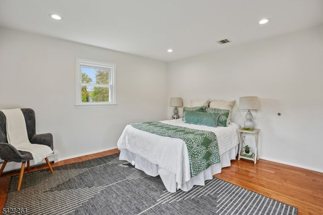 17 Fox Run Dr, East Hanover Twp., NJ 07936