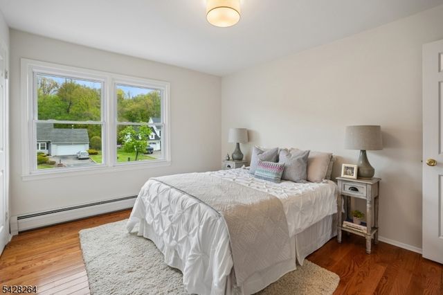 17 Fox Run Dr, East Hanover Twp., NJ 07936