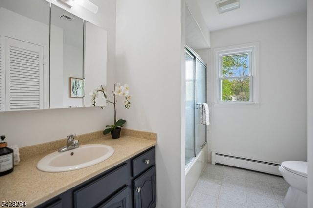 17 Fox Run Dr, East Hanover Twp., NJ 07936