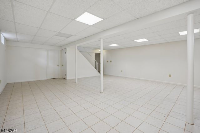 17 Fox Run Dr, East Hanover Twp., NJ 07936