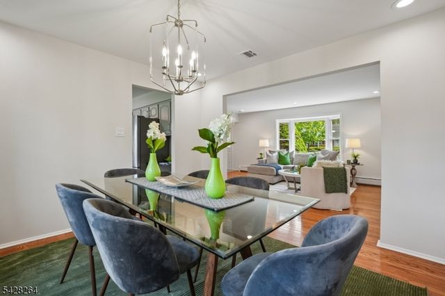 17 Fox Run Dr, East Hanover Twp., NJ 07936