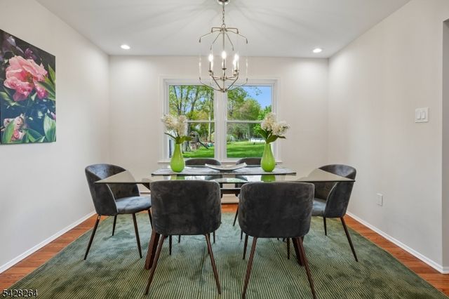 17 Fox Run Dr, East Hanover Twp., NJ 07936