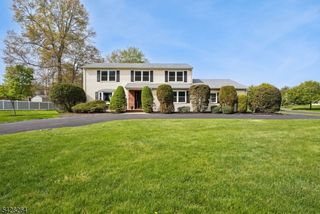 17 Fox Run Dr, East Hanover Twp., NJ 07936