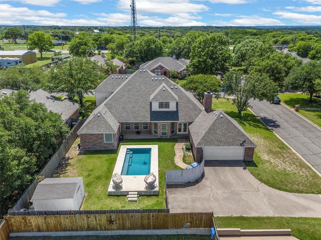 1300 Enchanted Rock Circle, Waco, TX 76712