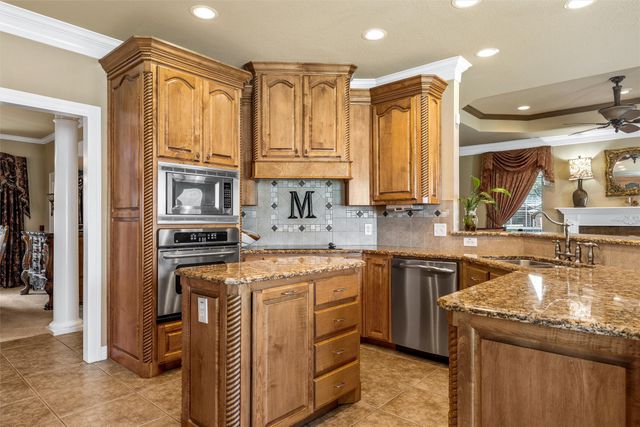 1300 Enchanted Rock Circle, Waco, TX 76712
