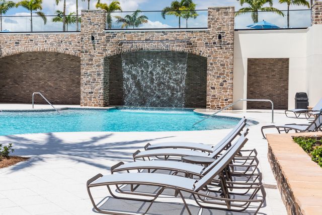 1000 Sterling Pine Place, Loxahatchee, FL 33470
