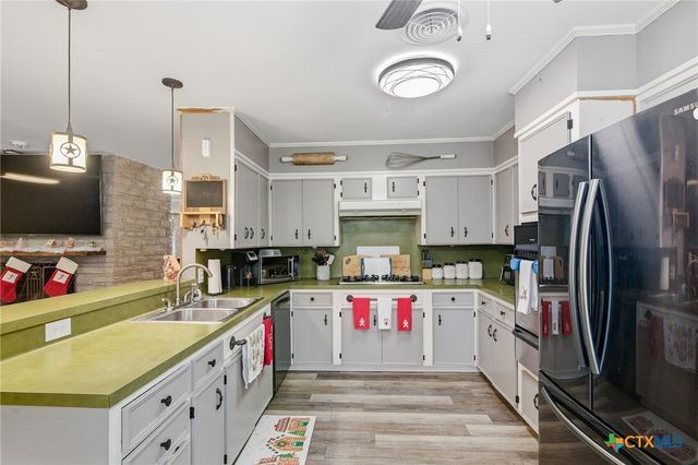 403 Salisbury Lane, Victoria, TX 77904