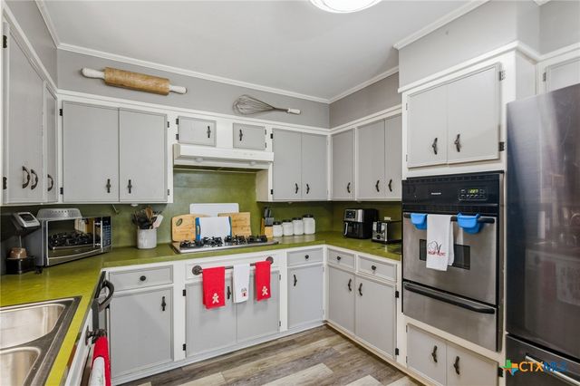 403 Salisbury Lane, Victoria, TX 77904