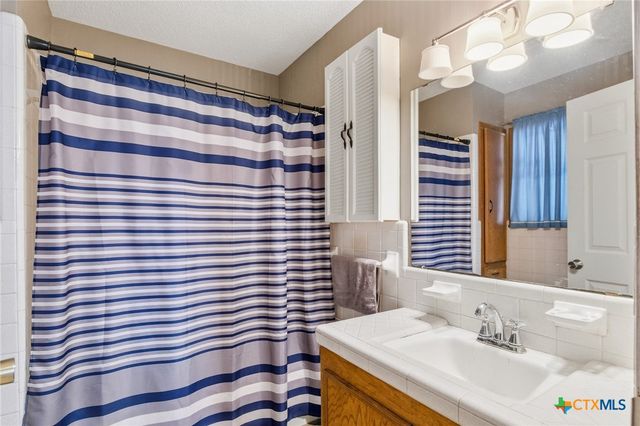 403 Salisbury Lane, Victoria, TX 77904