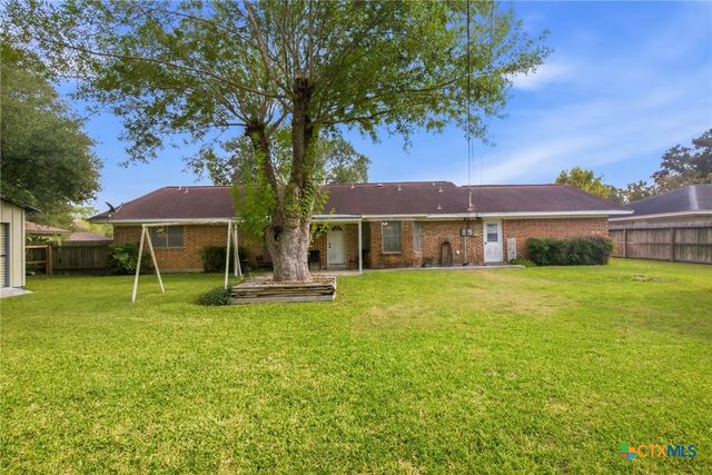 403 Salisbury Lane, Victoria, TX 77904